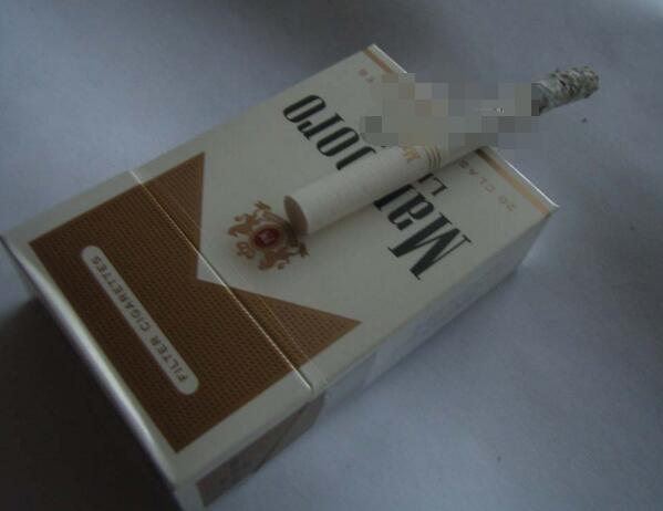 放香烟的花束高档